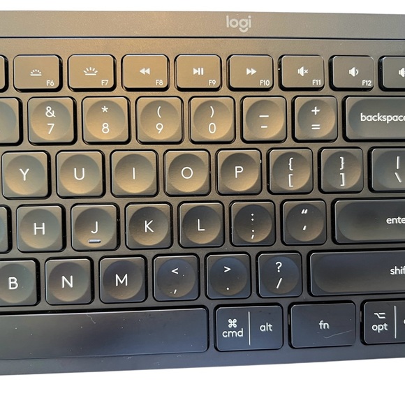 Logitech Easy Switch Button, Multi-Device Wireless Keyboard, Unifying Receiver - Picture 2 of 10